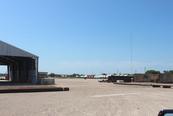 6256 SW Moody St, Victoria, TX 77905
